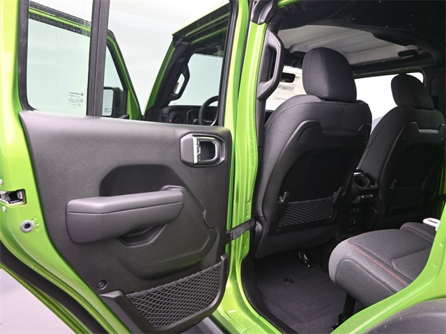 2025 Jeep Wrangler Rubicon photo 13