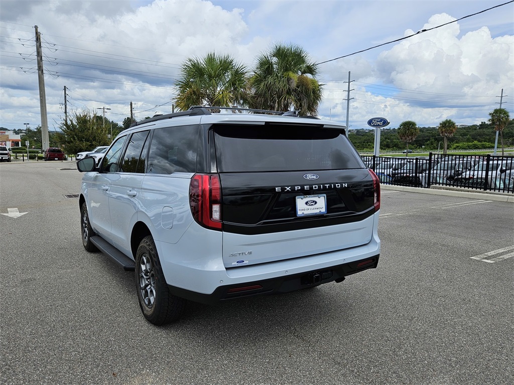 2025 Ford Expedition photo 3