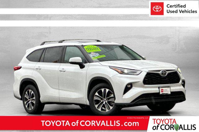 2023 Toyota Highlander XLE's photo
