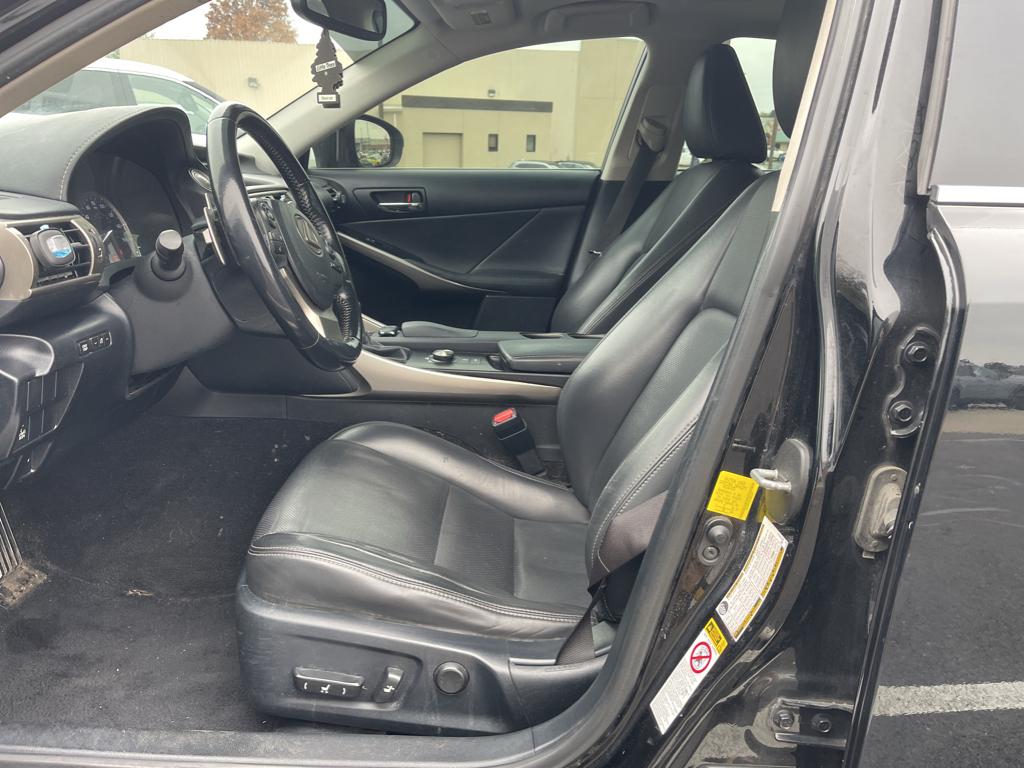 2016 Lexus IS 300 photo 4