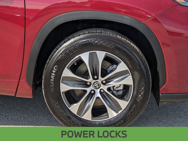 2023 Toyota Highlander L photo 9