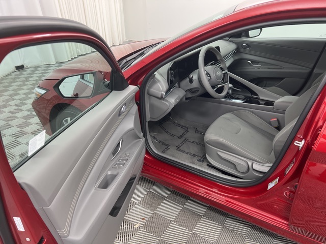 2024 Hyundai Elantra SEL Convenience photo 12