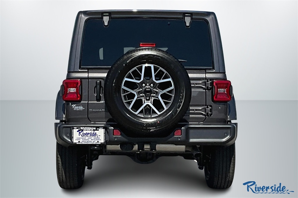 2025 Jeep Wrangler Sahara photo 4