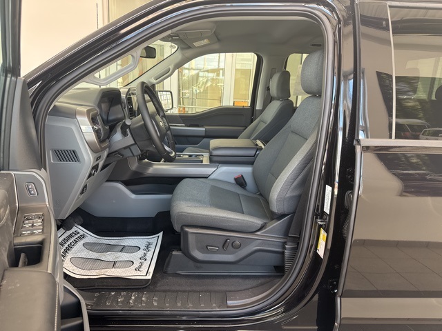 2025 Ford F-150 XLT photo 12