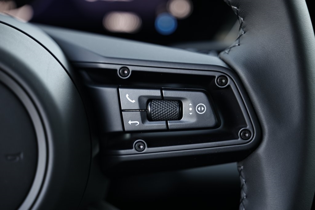 2025 Porsche Macan Electric photo 37