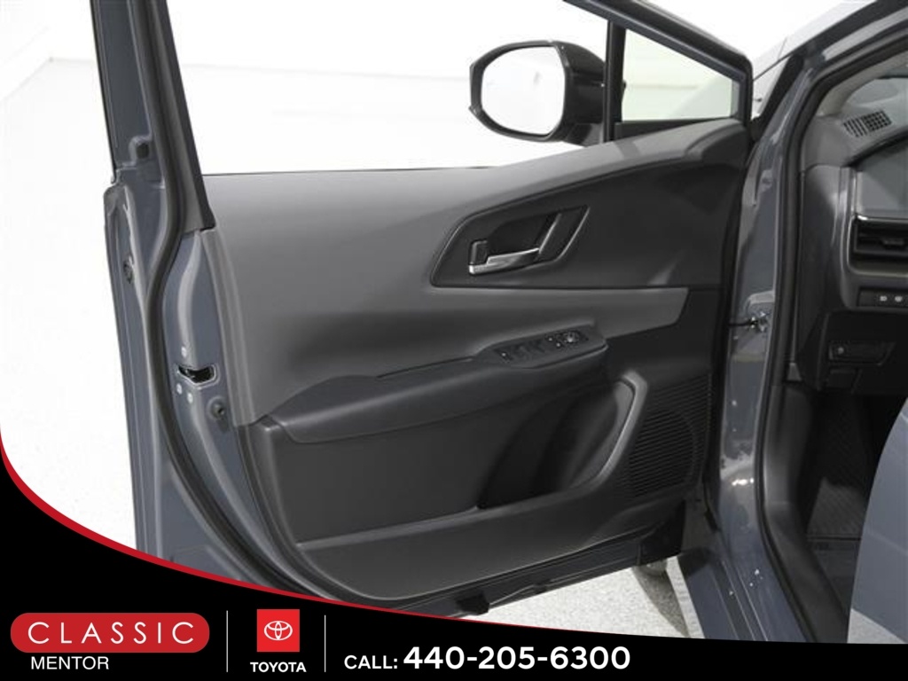 2025 Toyota Prius XLE photo 2