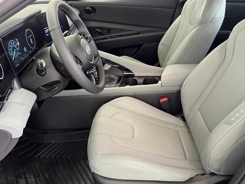 2025 Hyundai Elantra Hybrid Limited photo 26