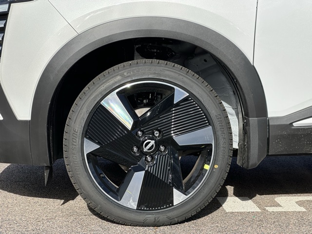 2025 Nissan Kicks SR photo 4