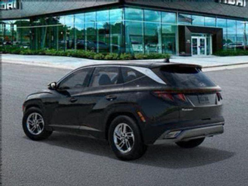 2025 Hyundai Tucson SE photo 4