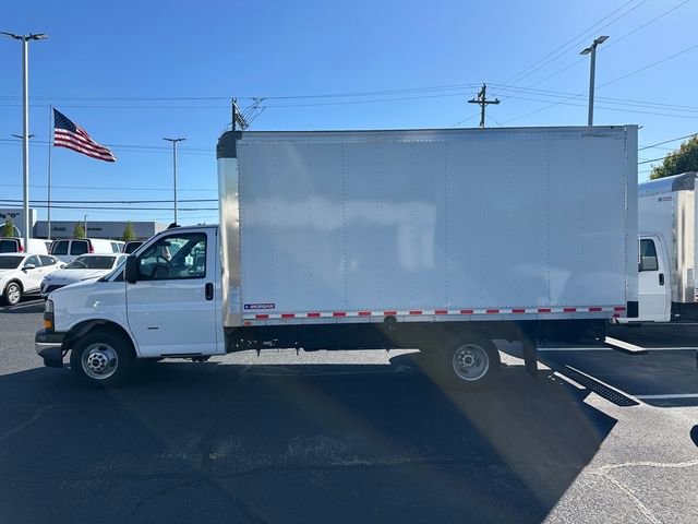 2024 Gmc Savana Cutaway 3500 photo 3