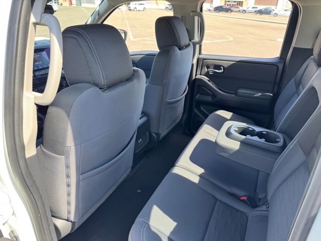 2022 Nissan Frontier SV photo 16