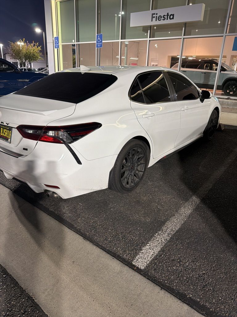 2023 Toyota Camry SE photo 4