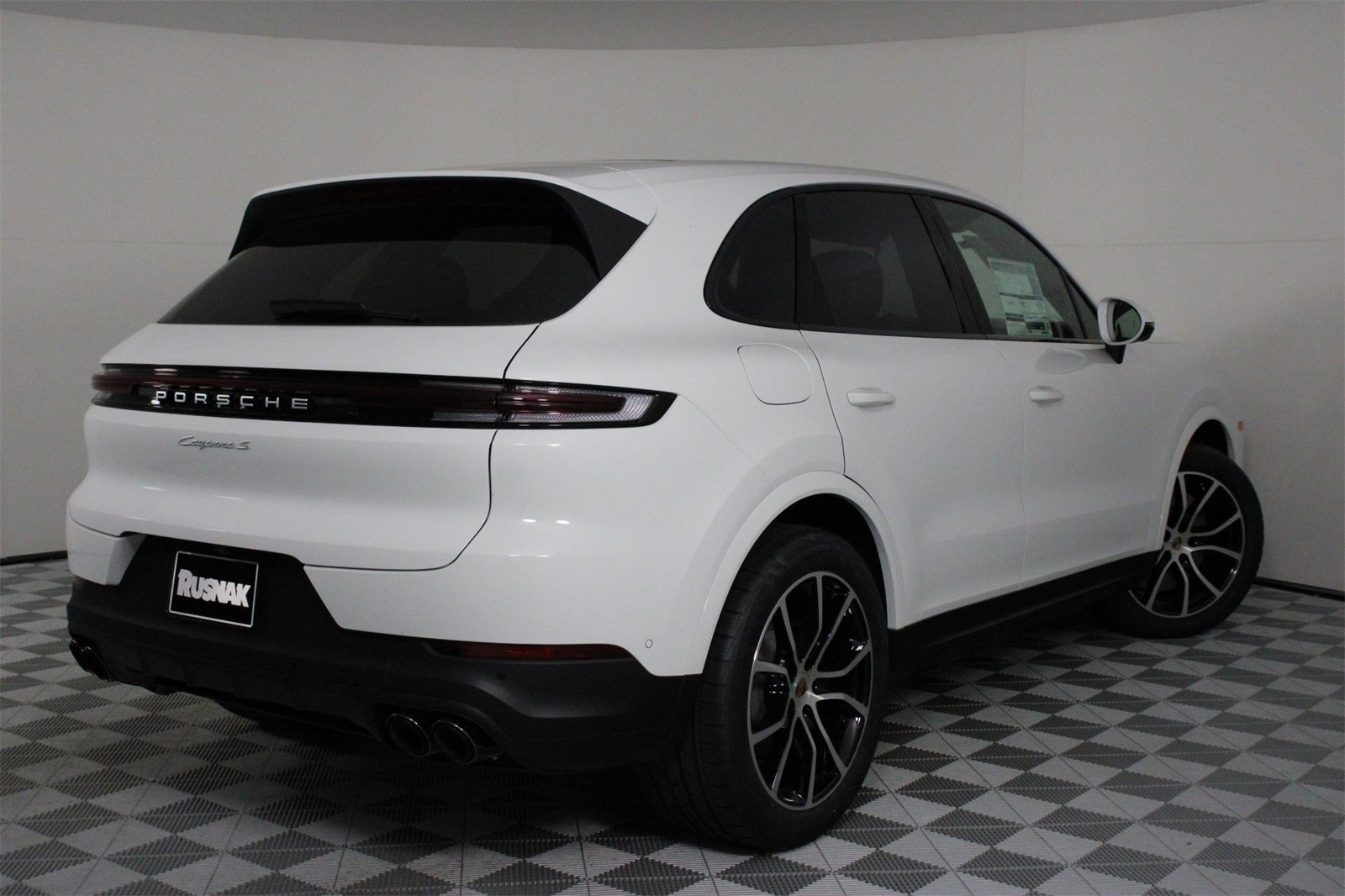 2025 Porsche Cayenne S photo 7