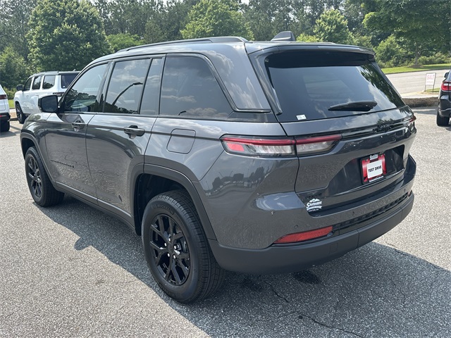2025 Jeep Grand Cherokee Altitude photo 3