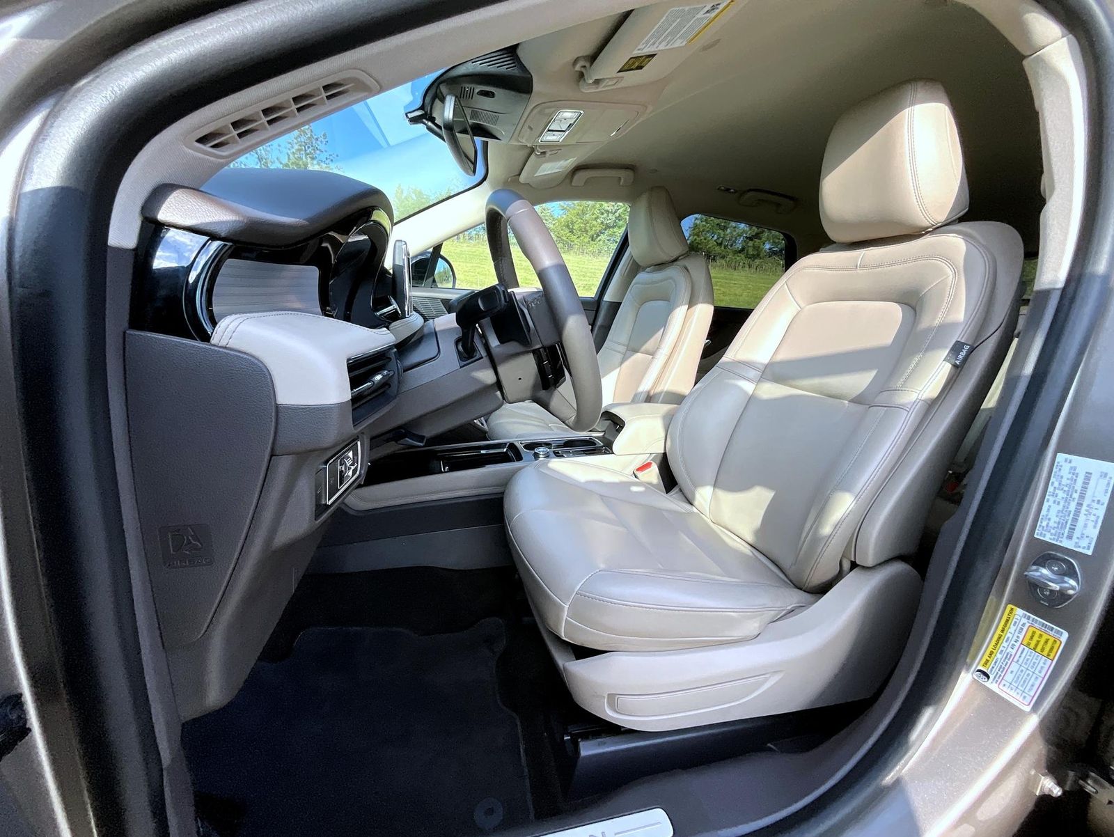 2021 Lincoln Corsair Standard photo 11