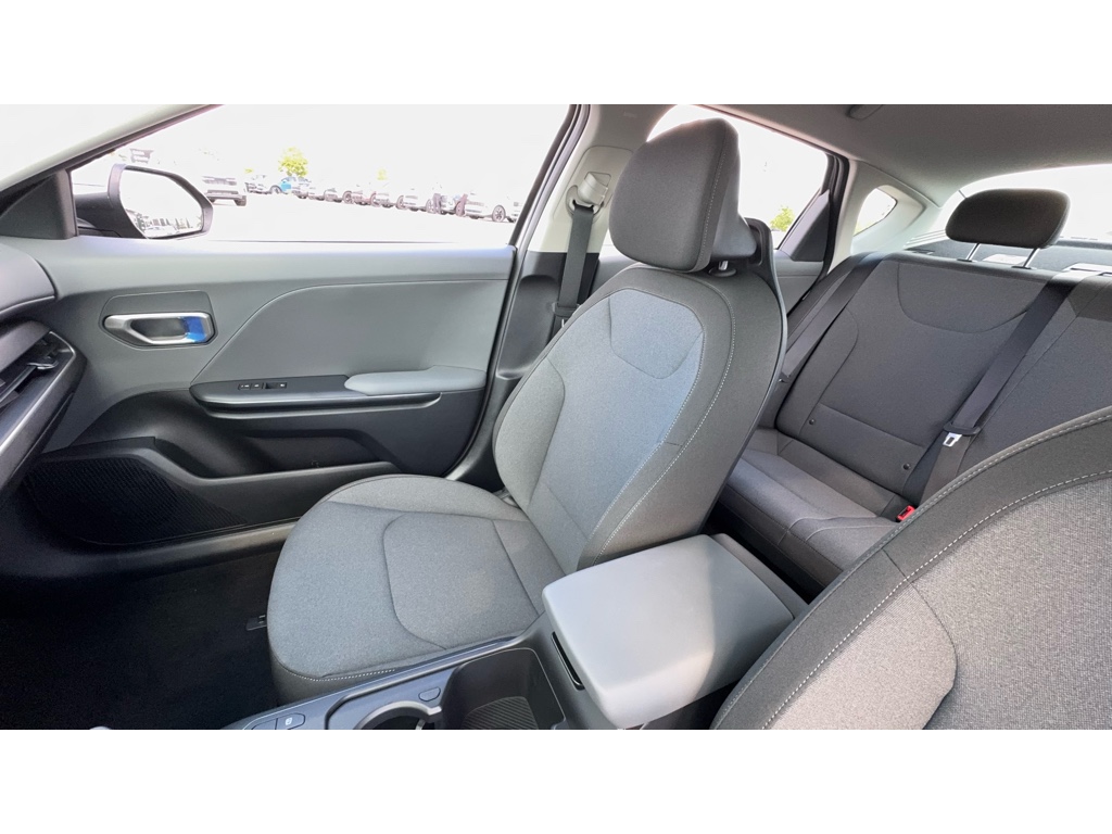 2025 Kia K4 LXS photo 8