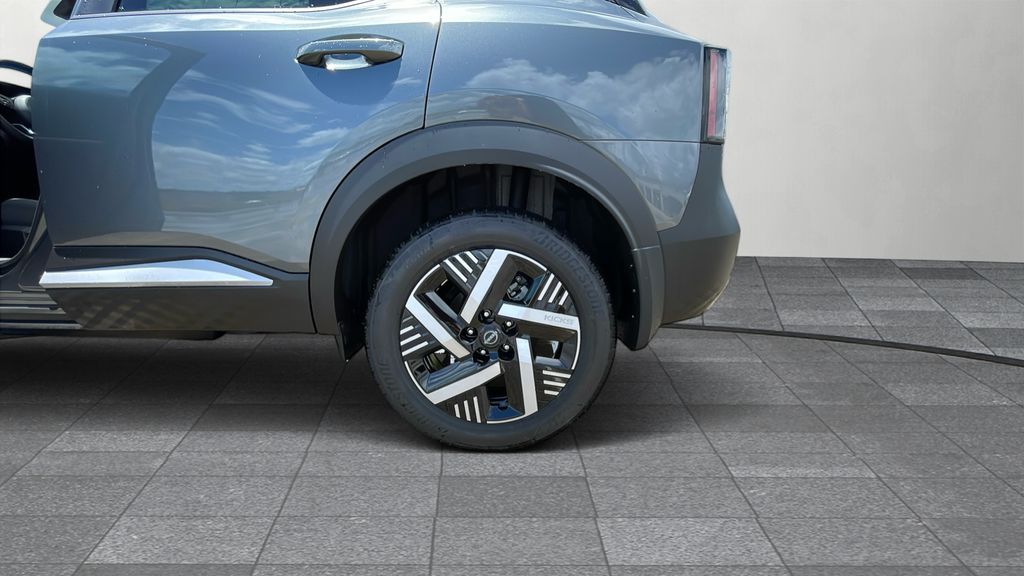 2025 Nissan Kicks SV photo 19