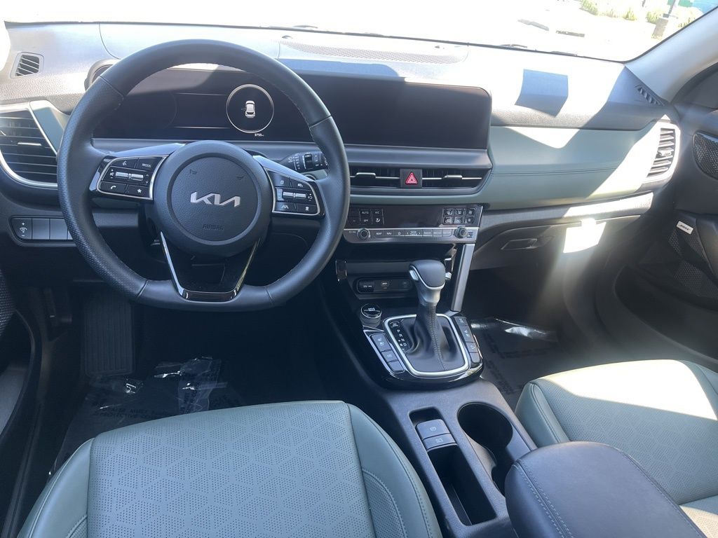 2024 Kia Seltos SX photo 8