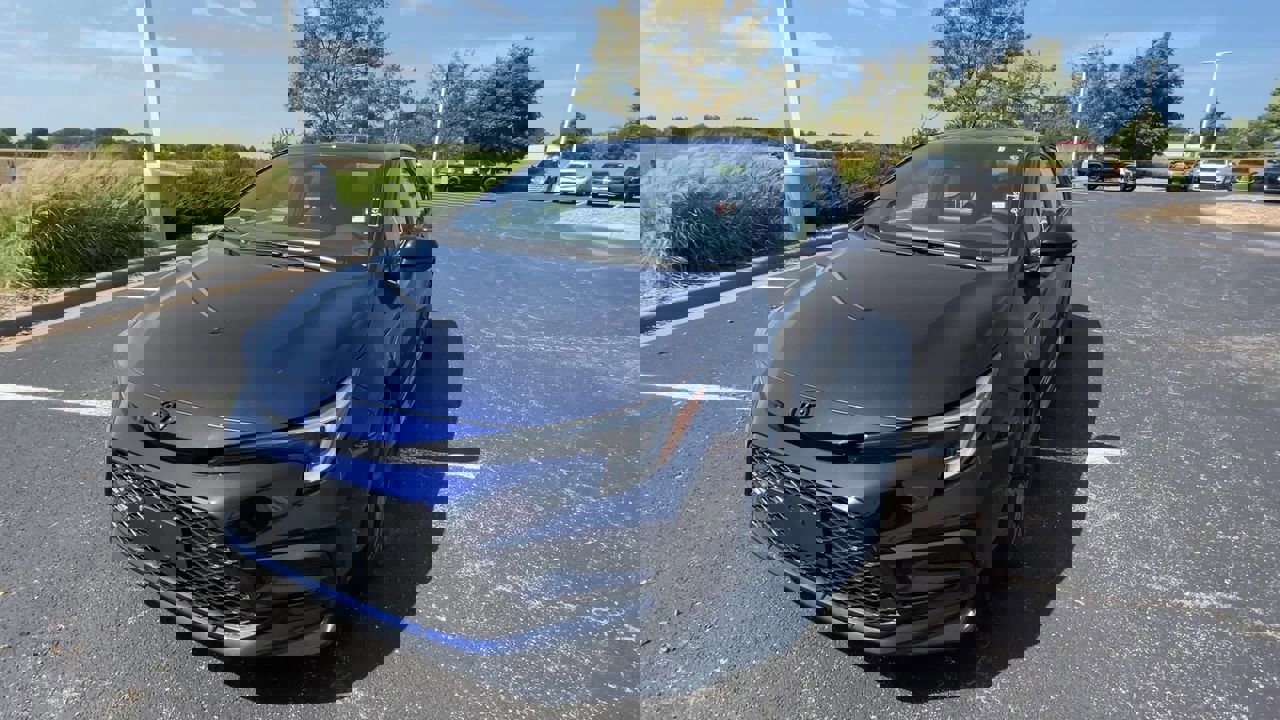 2025 Toyota Corolla SE photo 3