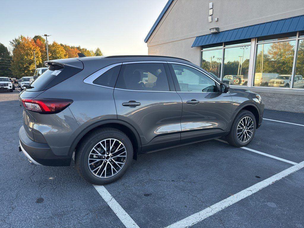 2025 Ford Escape Plug-In Hybrid photo 9