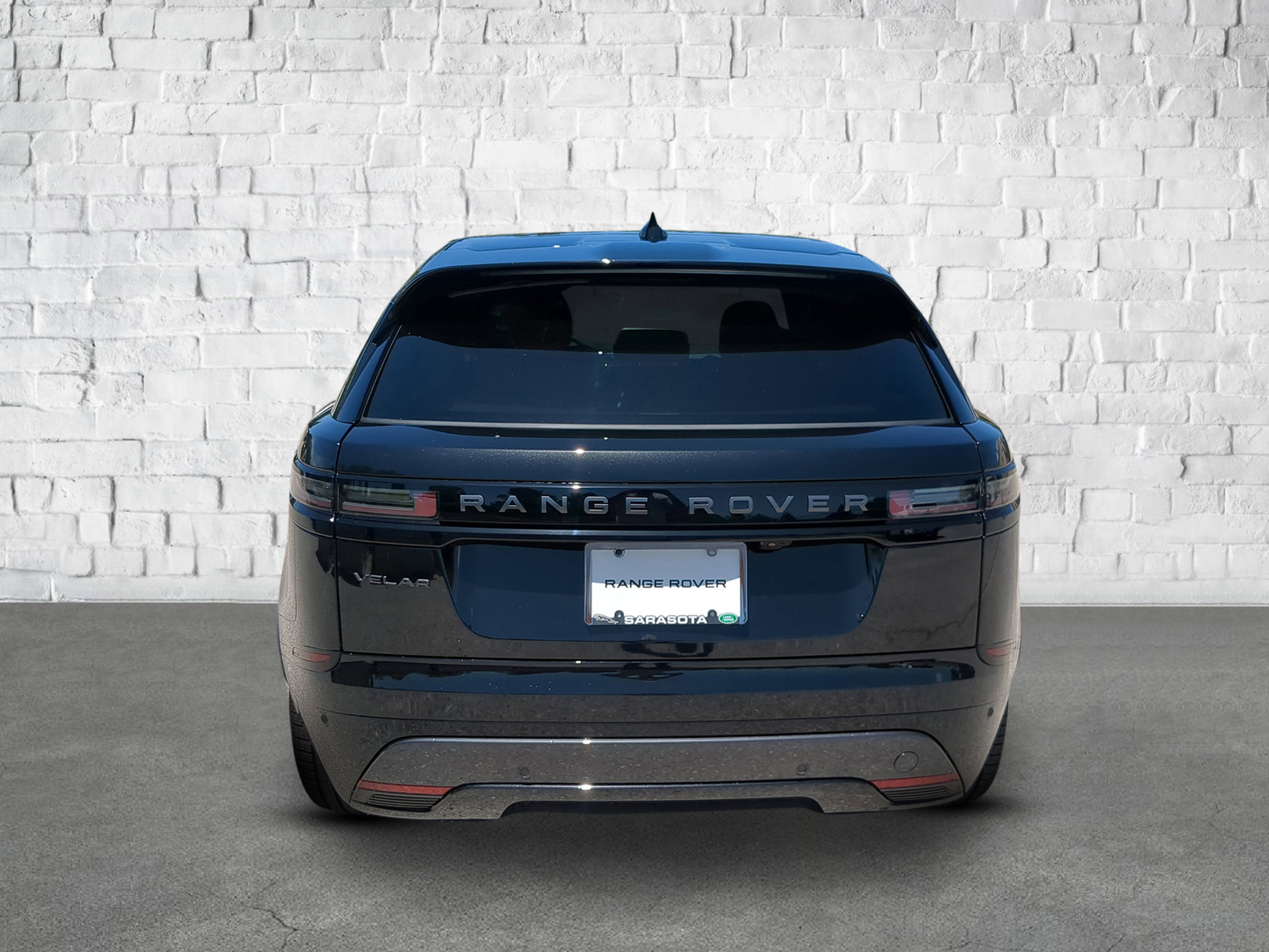 2026 Land Rover Range Rover Velar SE photo 4