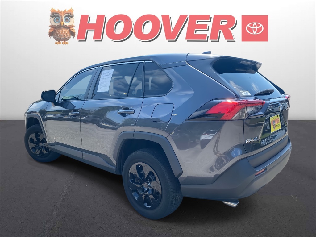 2023 Toyota RAV4 LE photo 3