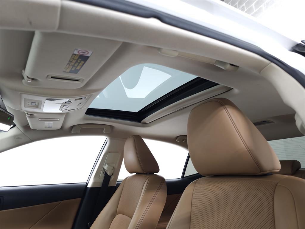 2017 Lexus IS 300 photo 13