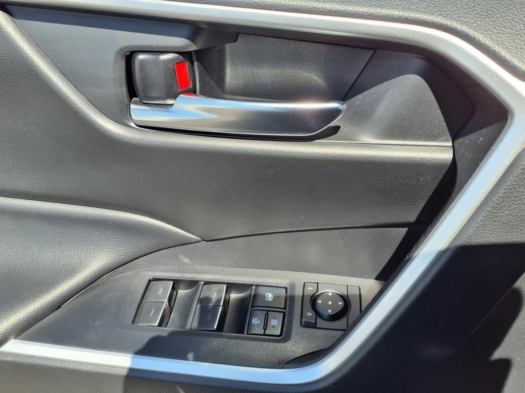 2022 Toyota RAV4 XLE photo 23