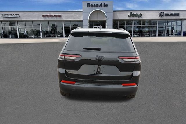 2025 Jeep Grand Cherokee Altitude photo 4