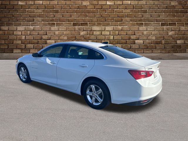 2022 Chevrolet Malibu LS photo 3