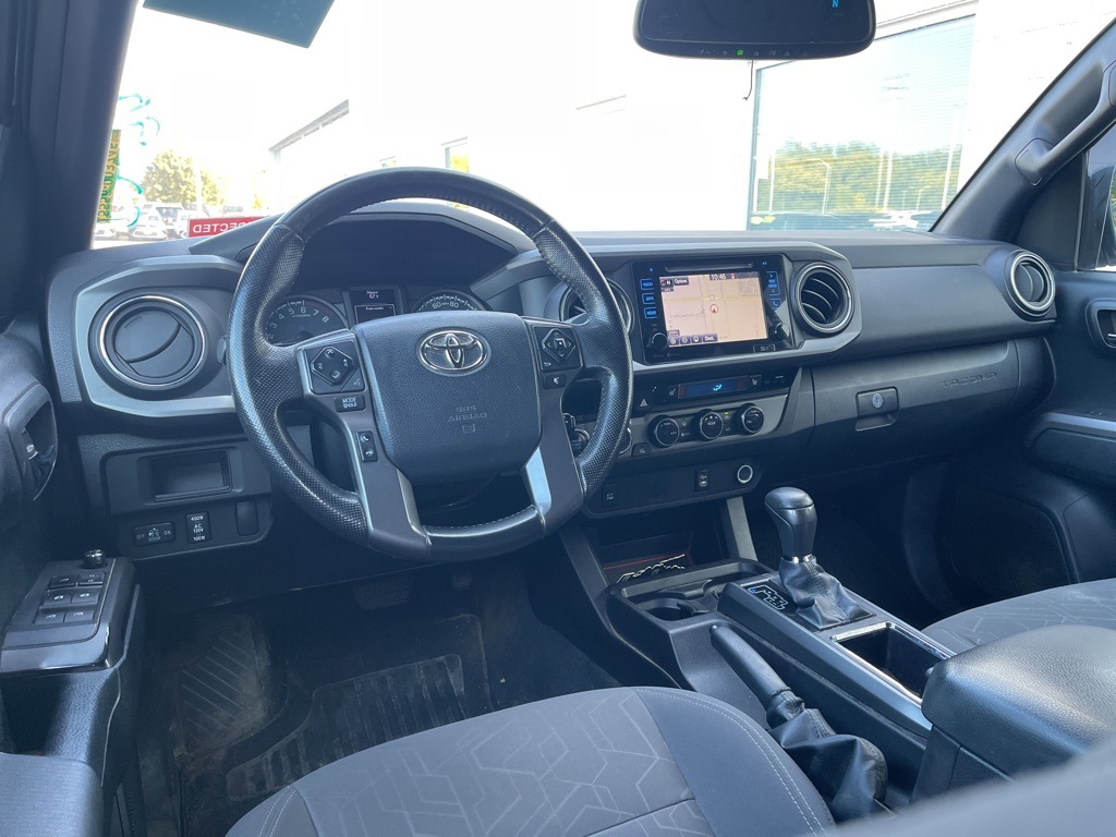 2016 Toyota Tacoma TRD Sport photo 11