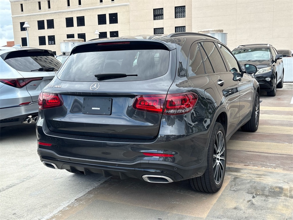 2022 Mercedes Benz GLC 300 photo 4