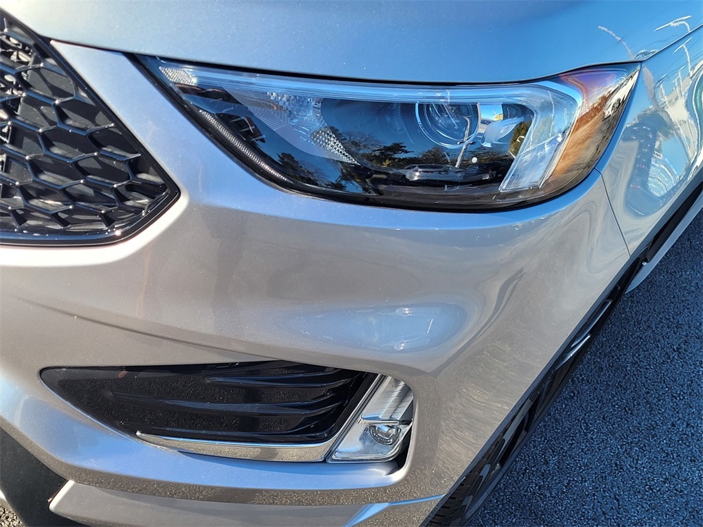 2024 Ford Edge ST photo 8