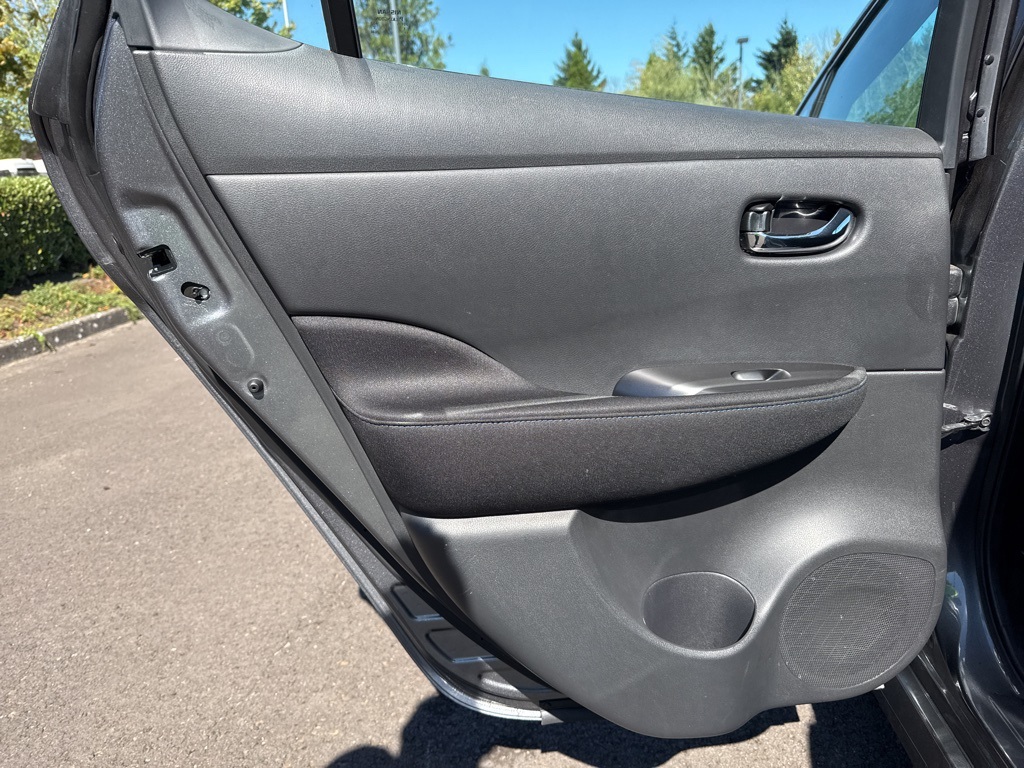 2024 Nissan Leaf S photo 19