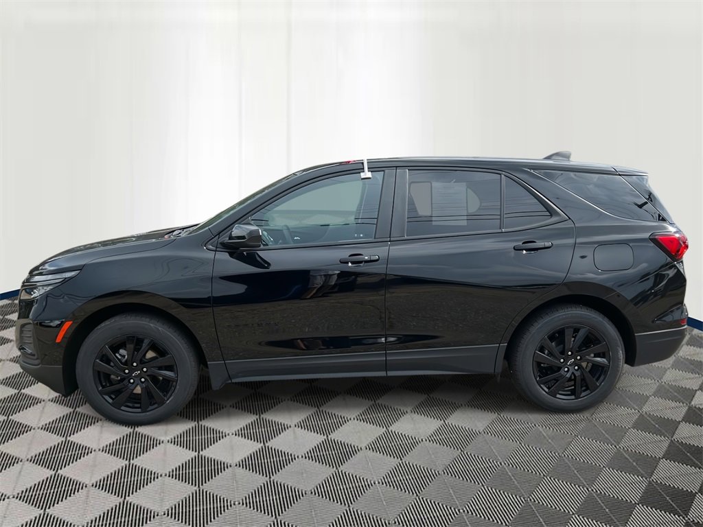 2024 Chevrolet Equinox LS photo 2