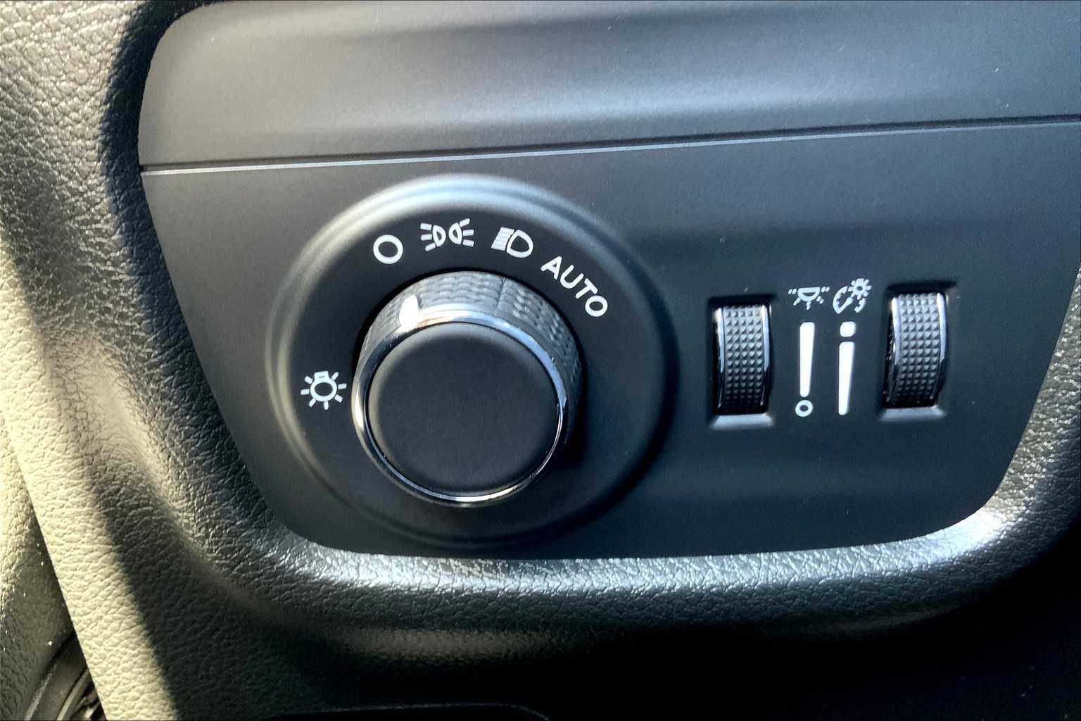 2025 Jeep Grand Cherokee Laredo X photo 29