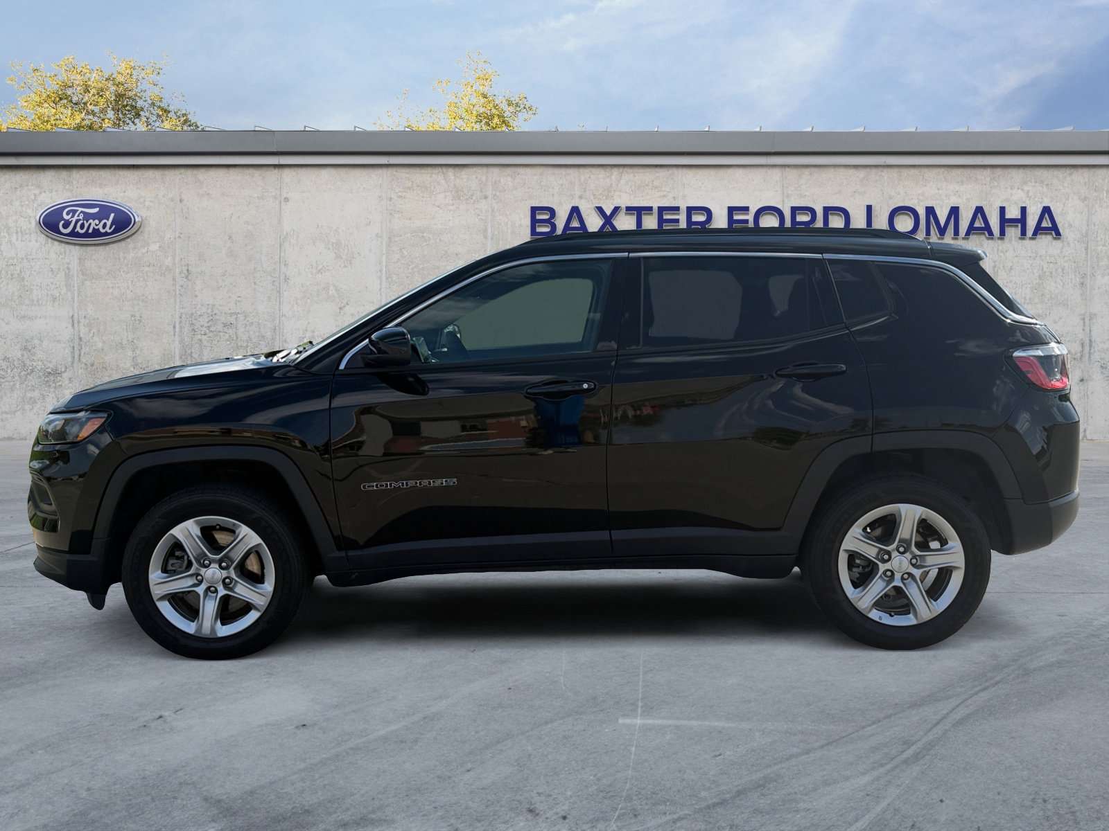 2023 Jeep Compass Latitude photo 2