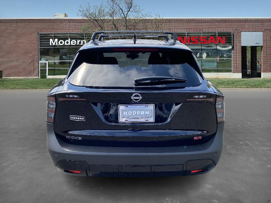 2025 Nissan Kicks SR photo 3