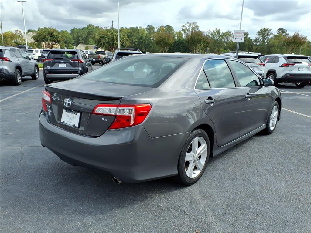 2014 Toyota Camry SE photo 7