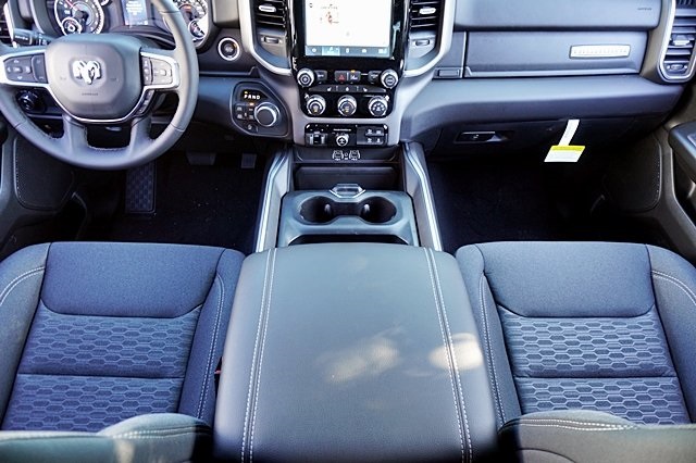 New 2025 Diamond Black Crystal Pearl-Coat Exterior Paint RAM Big Horn/Lone Star image 27