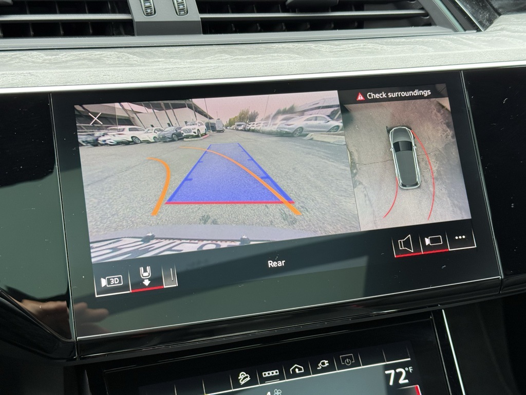 2022 Audi e-tron Premium Plus photo 3