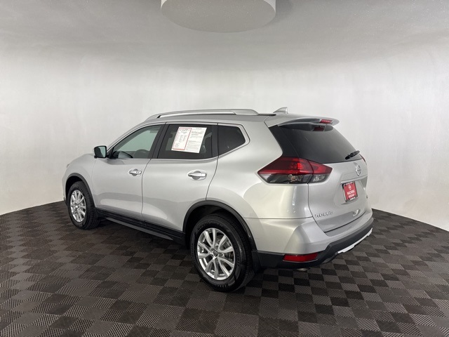 2018 Nissan Rogue SV photo 6