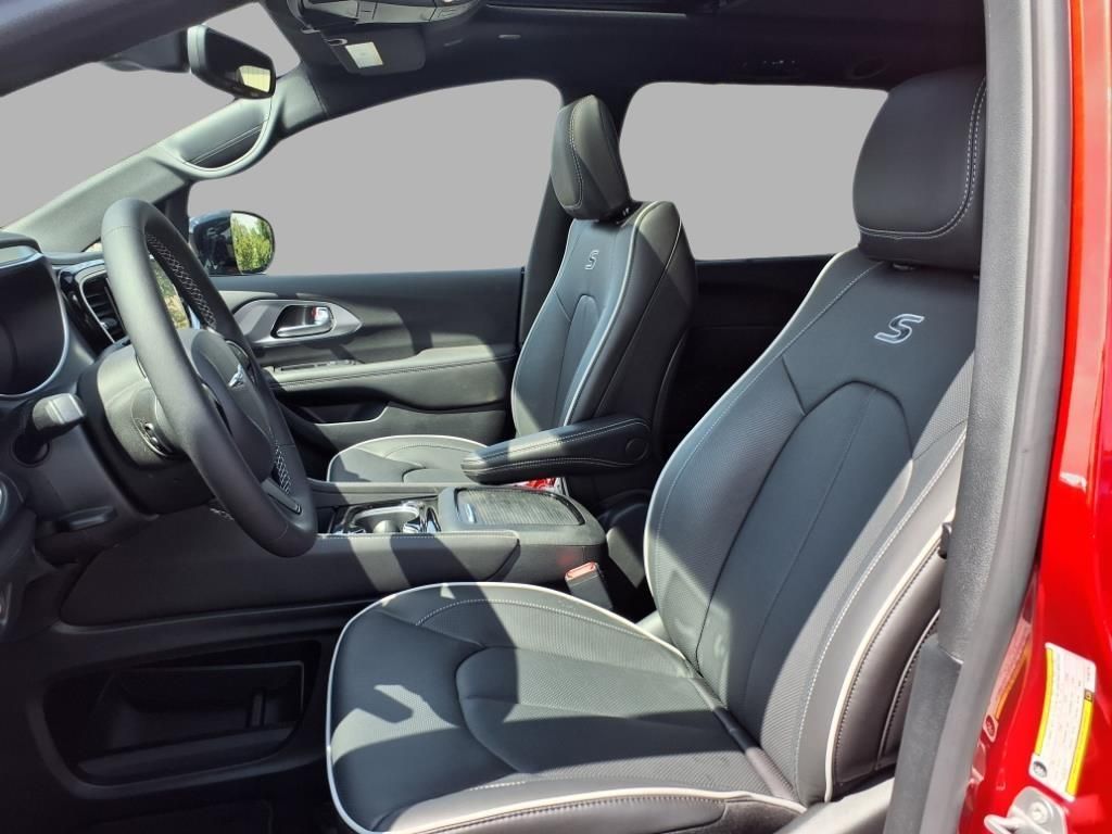 2026 Chrysler Pacifica Limited photo 17