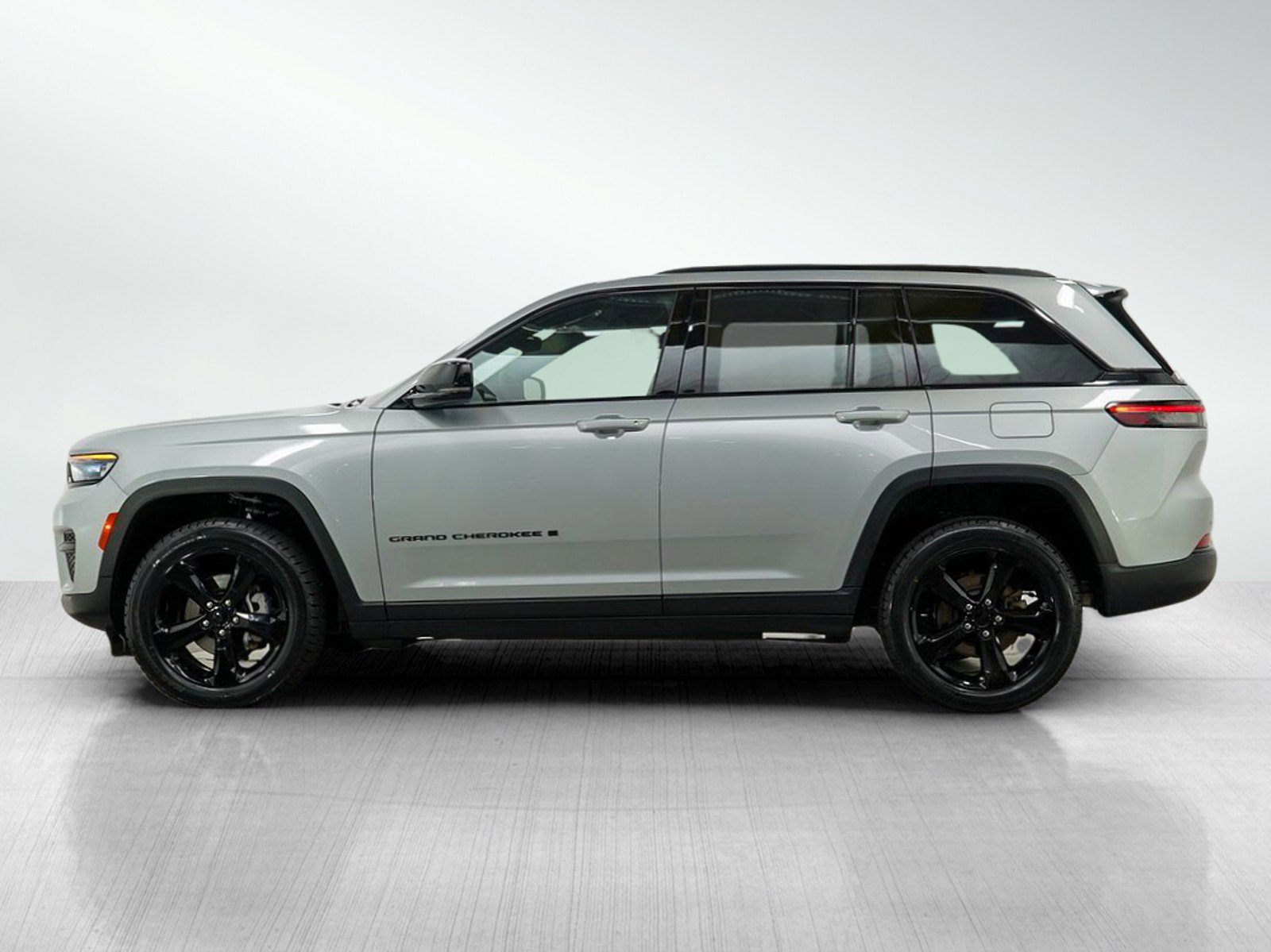 Used 2023 Jeep Grand Cherokee Altitude with VIN 1C4RJHAG9PC627187 for sale in Minneapolis, Minnesota
