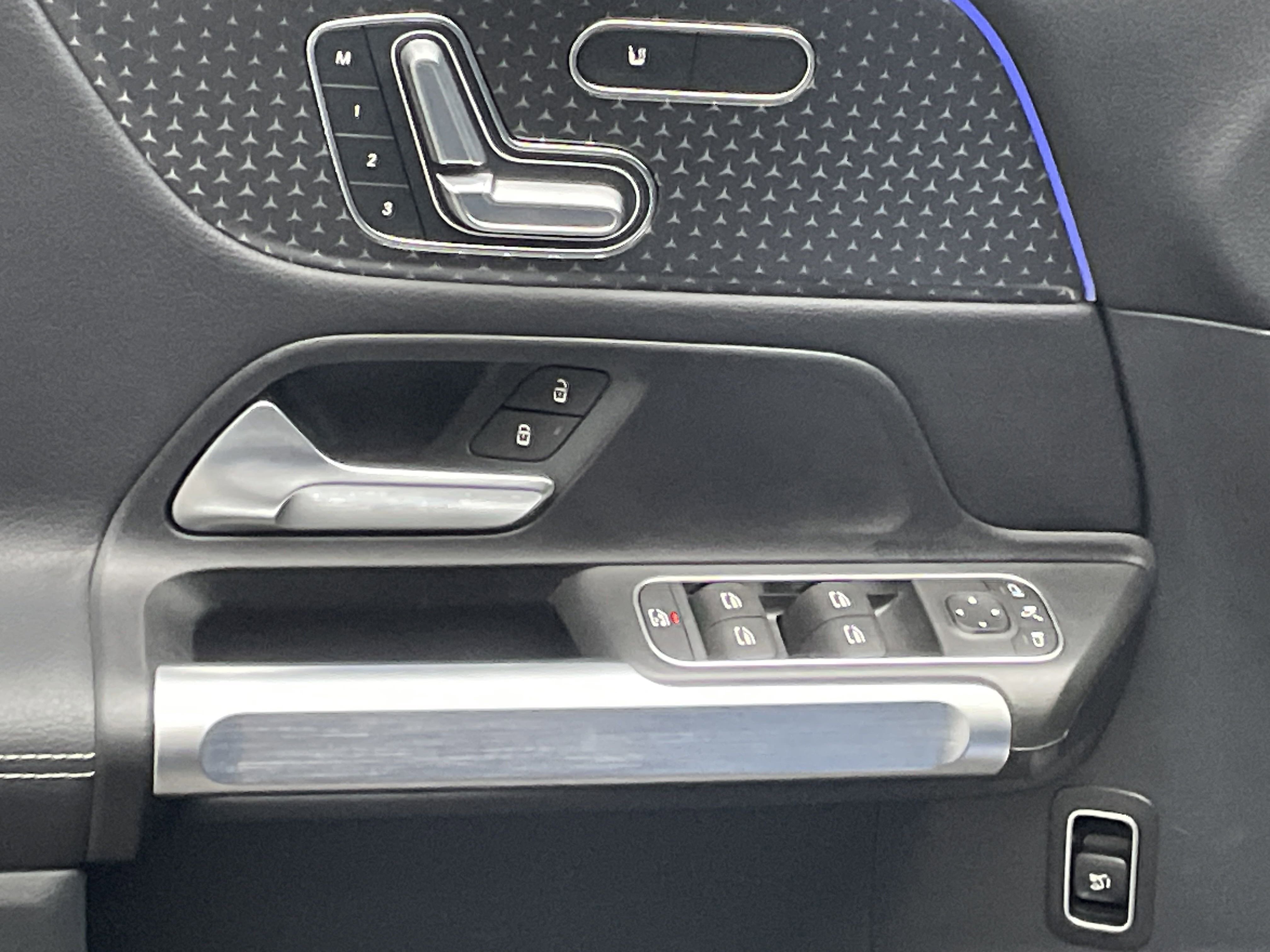 2024 Mercedes Benz GLB 250 4MATIC photo 5