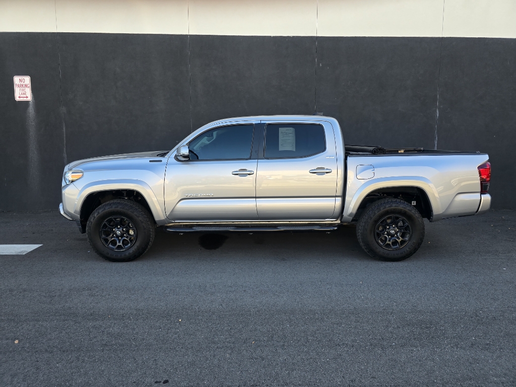2020 Toyota Tacoma SR5 photo 2