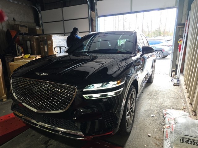 2024 Genesis GV70 Base's photo