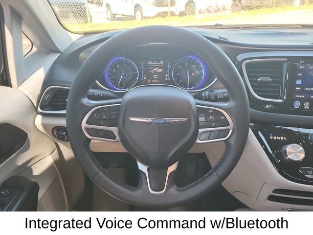 2017 Chrysler Pacifica Touring L photo 24