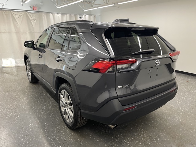 2022 Toyota RAV4 XLE Premium photo 3