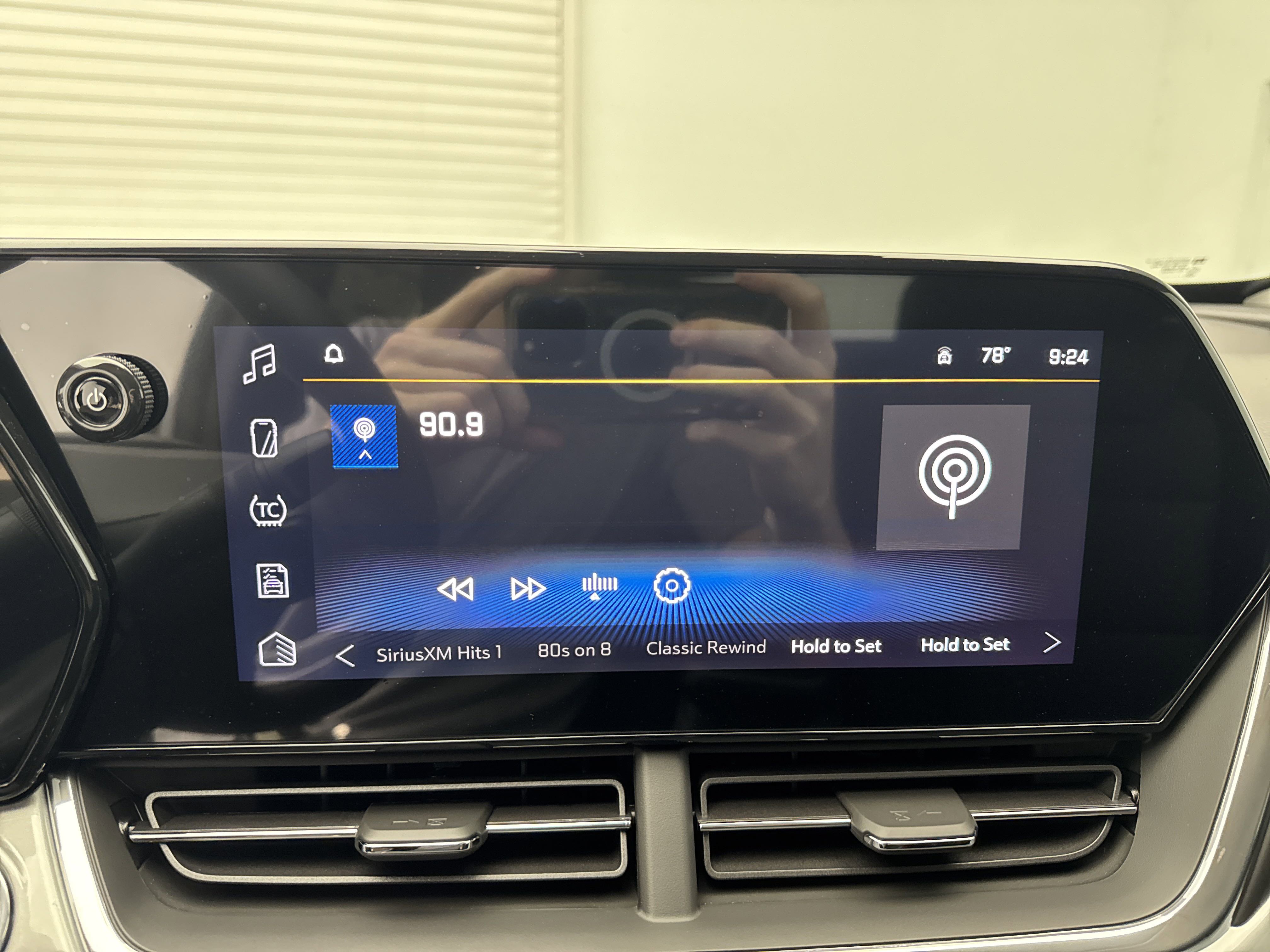2025 Chevrolet Trax LT photo 26